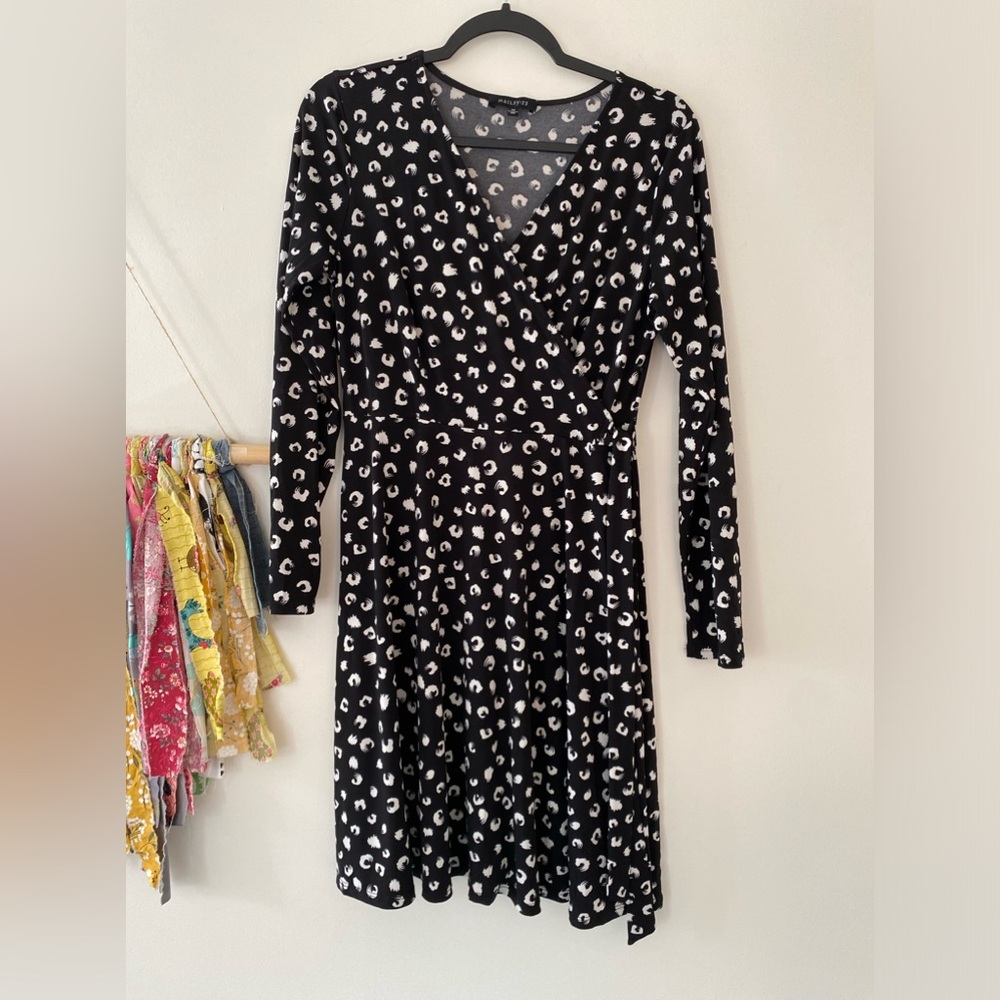 Hail3y :23 black and white dress